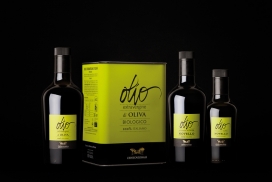 Centovignali橄榄油包装设计-为更好的抓地力，设计师采用黑茶色瓶密封齿帽来固定，鲜艳的色彩背景，优雅简约风格，现代刻字与手工制作的字体，让整个瓶身包装抢眼