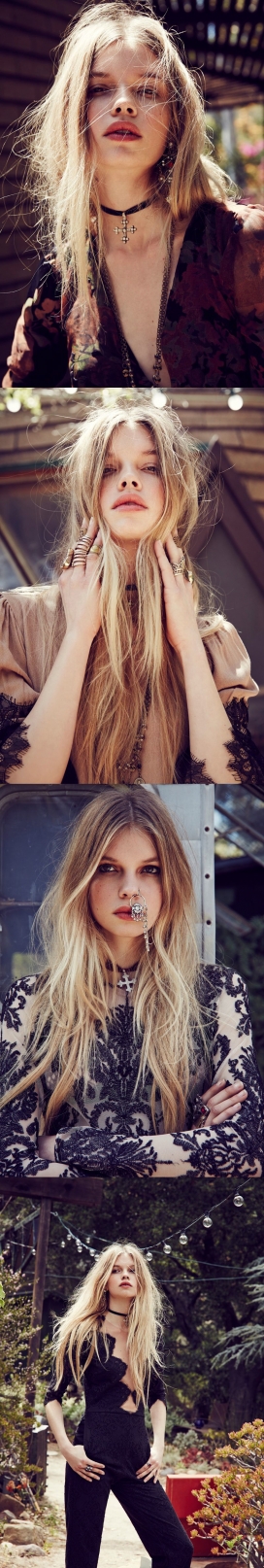 波希米亚的爱-，在加利福尼亚州托潘加峡谷拍摄，放荡不羁的传统服饰，搭配可爱蕾丝刺绣印花天鹅绒和复古宝石首饰色调，是一个完美的外观假日季节