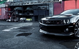 高清晰黑色变形金刚大黄蜂汽车壁纸