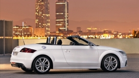 高清晰白色奥迪敞篷车壁纸