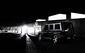 高清晰黑色奔驰SUV越野车壁纸