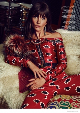莉莉・阿尔德里奇-华丽的一个70年代梦-奢华复古的皮草秋装