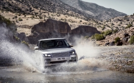 猛虎过江-高清晰白色新一代路虎揽胜壁纸下载