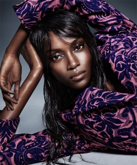 Exit杂志-时尚黑女人Riley Montana模特人像