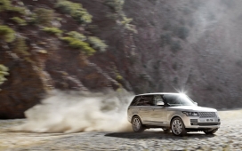 高清晰银色路虎新一代揽胜侧面壁纸下载