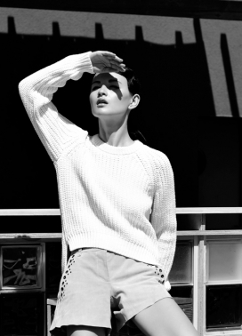 Glamour魅力保加利亚-休闲的黑白女性人像