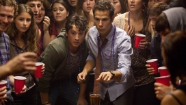 高清晰迈尔斯・特勒贾斯汀・钱-《21岁派对》电影剧照壁纸下载