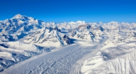 高清晰雪山路壁纸