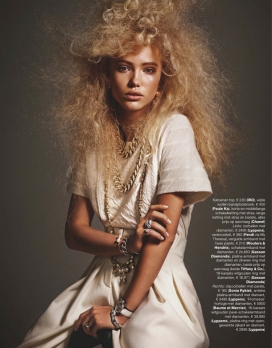 玛丽克莱尔荷兰2014年12月-荷兰腊风格重型金属饰品人像