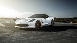 高清晰白色雪佛兰克尔维特侧面壁纸图片下载