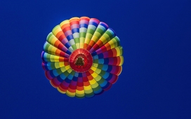 高清晰五彩热气球壁纸下载