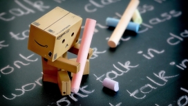 高清晰亚马逊小纸盒人可爱创意壁纸下载