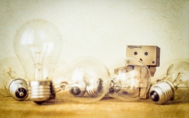 高清晰亚马逊小纸盒人与灯泡创意壁纸下载