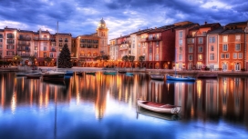 佛罗里达州街池塘建筑倒影