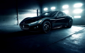 高清晰玛莎拉蒂跑车侧面壁纸