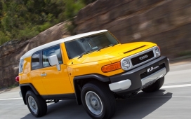 高清晰丰田FJ酷路泽SUV越野汽车侧面壁纸下载