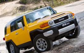 高清晰丰田FJ酷路泽SUV越野汽车壁纸下载