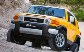 高清晰丰田FJ酷路泽SUV越野汽车壁纸下载
