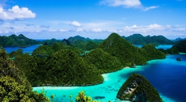 高清晰印尼蓝水群岛壁纸