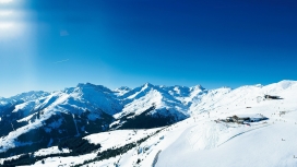 高清晰阿尔卑斯山滑雪圣地冬季游乐园壁纸下载