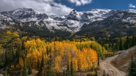 怀俄明州的秋季雪山