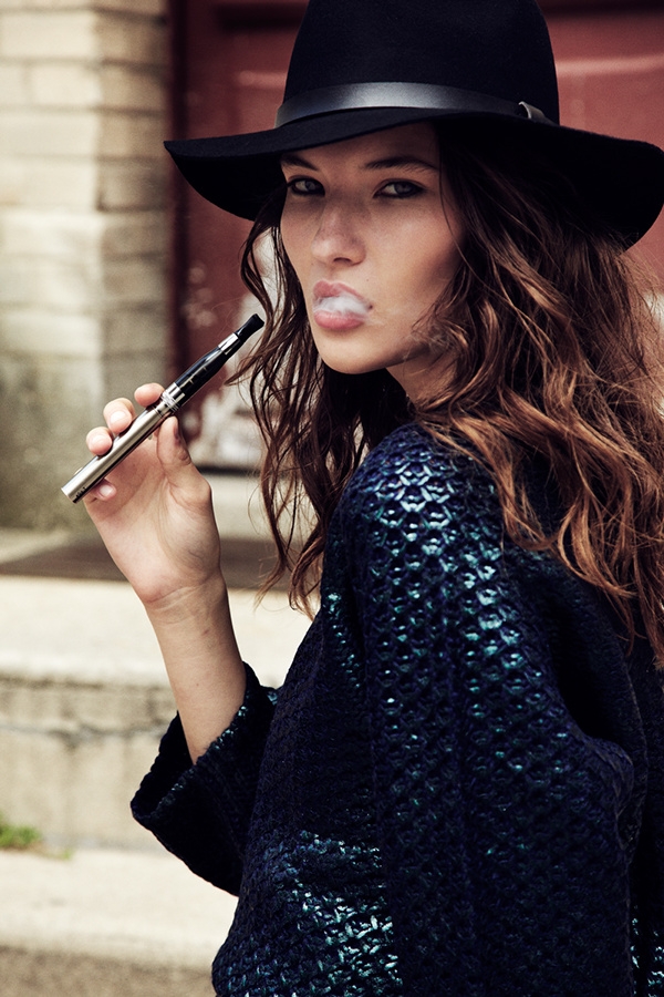 KNEON MAGAZINE杂志人像图片