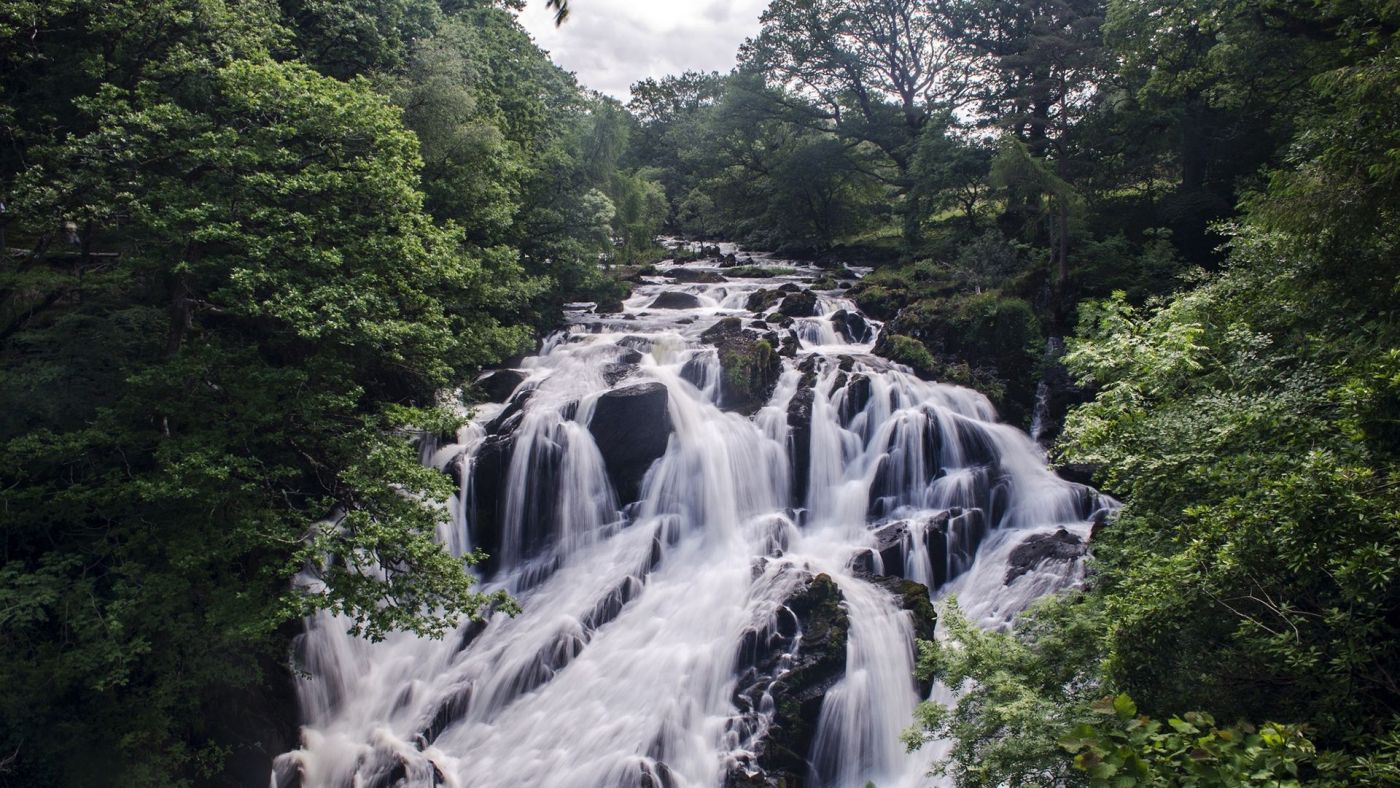 山谷瀑布壁纸图片