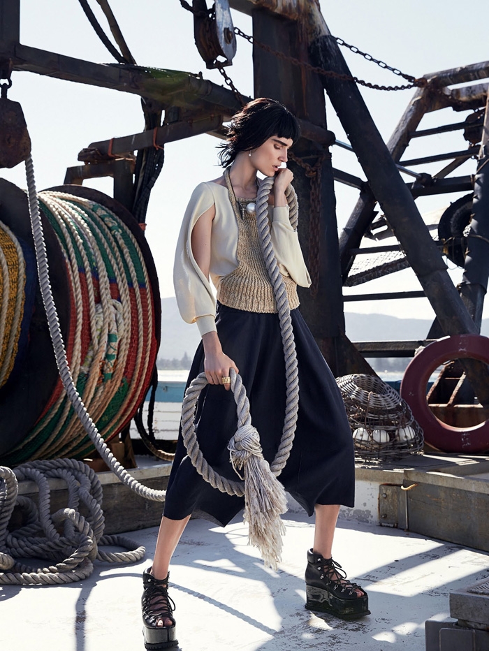 贾尼斯阿莉达战线的故事-VOGUE时尚澳大利亚2015年4月-蓝色和白色的巡航导弹舱外观风格图片