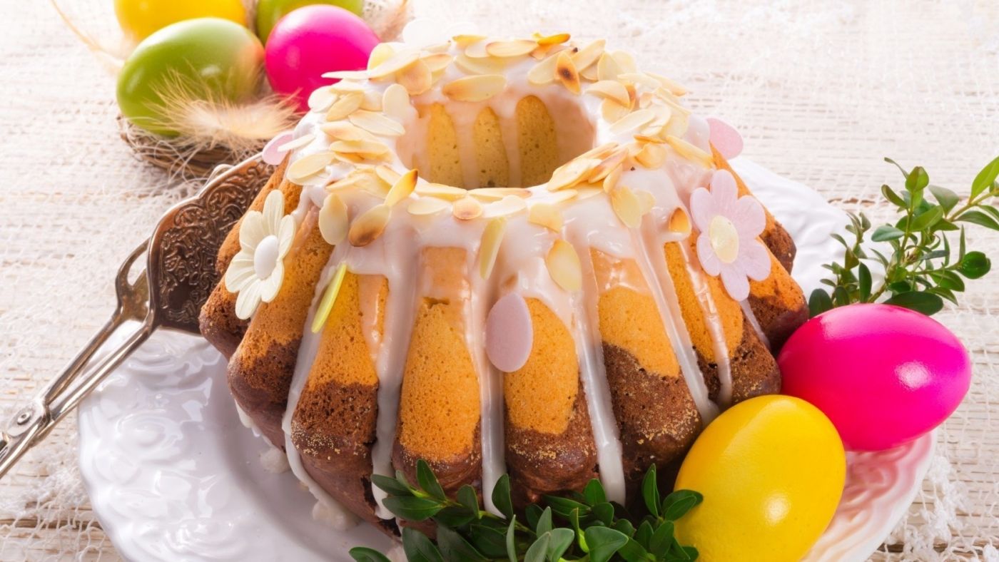 复活节. 粉红色背景中带有鸡蛋和兔耳的复活节蛋糕. 库存图片. 图片 包括有 基督, 膳食, 平分, 节假日 - 217836139