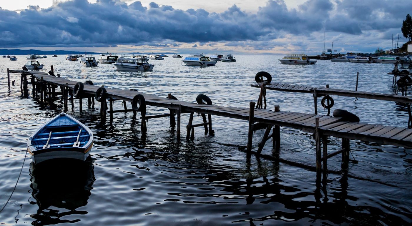 利维亚木质浮桥壁纸图片