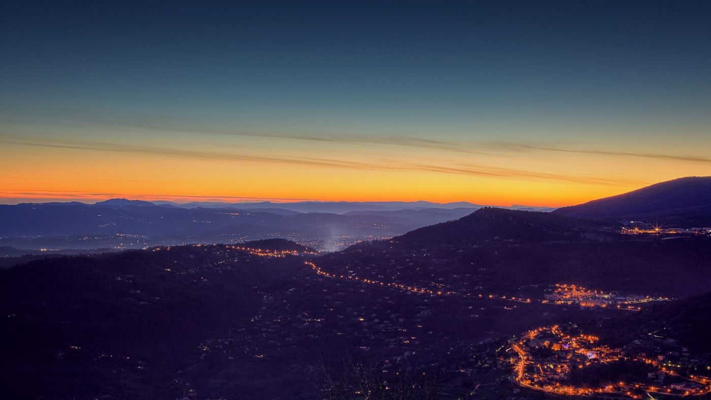 漂亮的黄昏日落谷图片