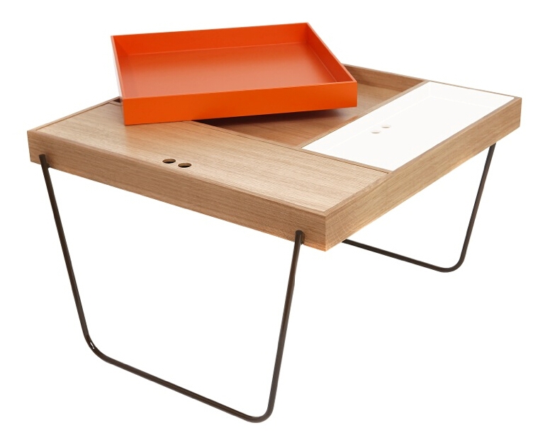 Chez D&C设计推出了一双新的边桌,每个都有自己的故事,灵感来自于天方夜谭的古老故事。桌子里面有一个内置小首饰盒,可移动的镜子,和多个抽屉和隔间存储图片