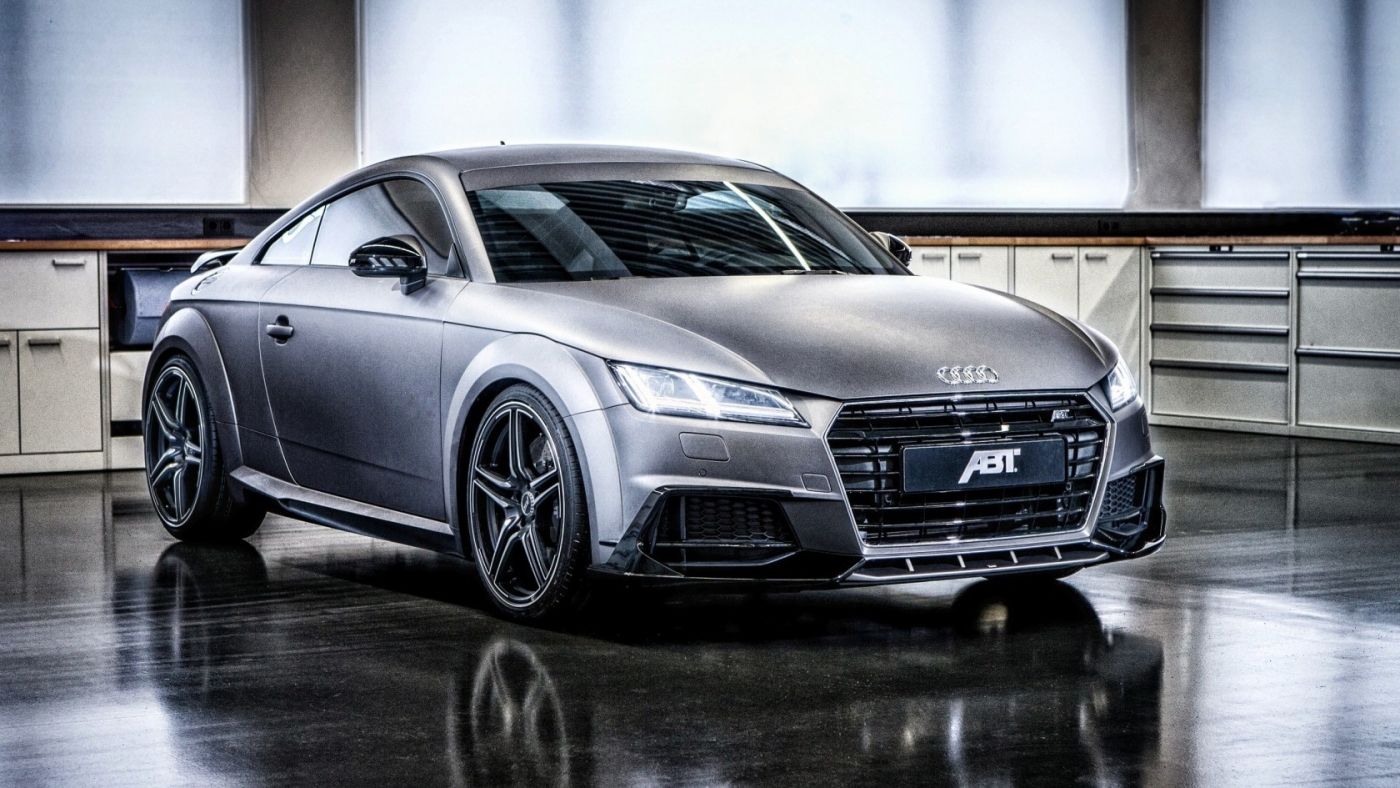 高清晰奥迪RS6新款轿车侧面壁纸图片