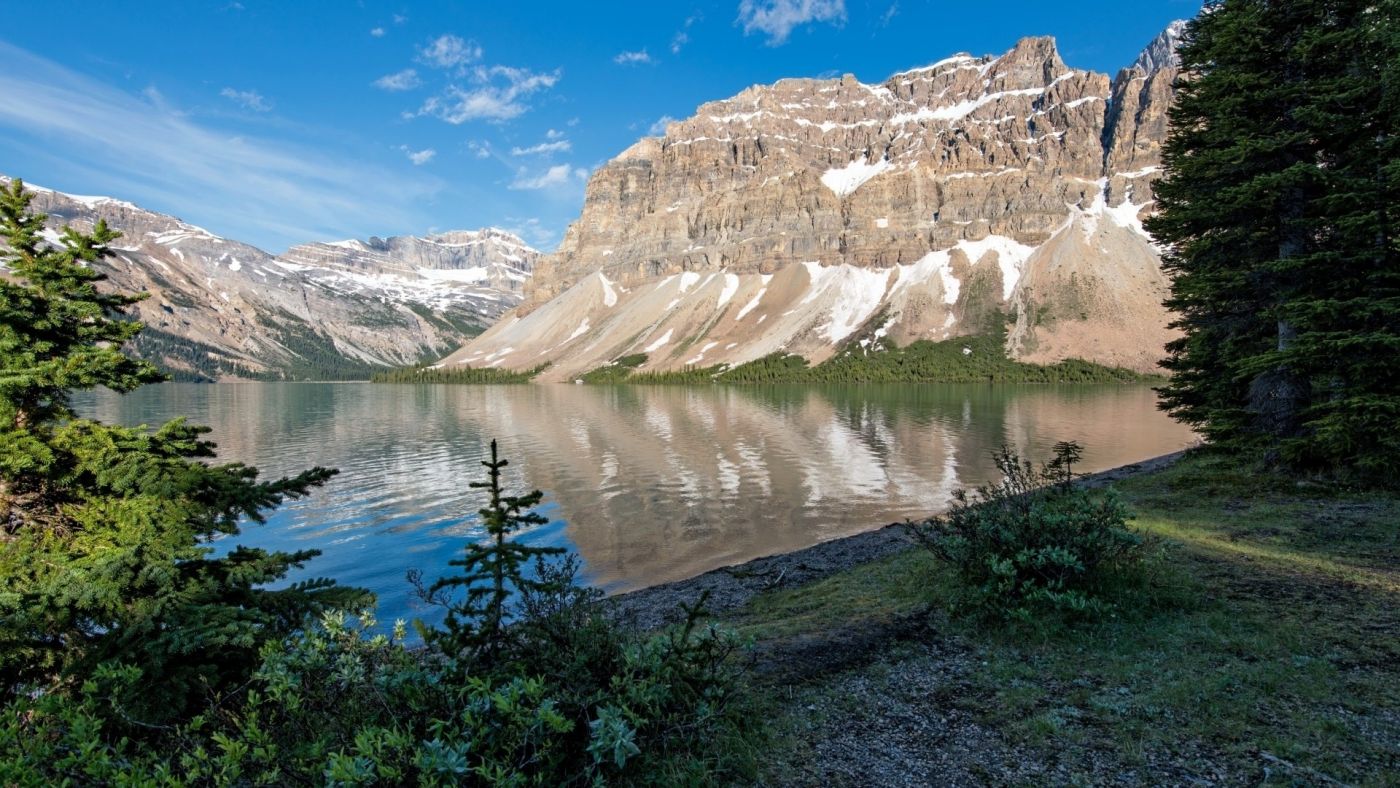 高清晰雪山湖美景图片