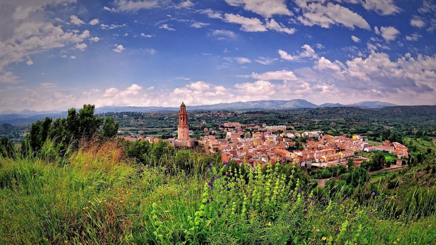 西班牙树云镇封面大图