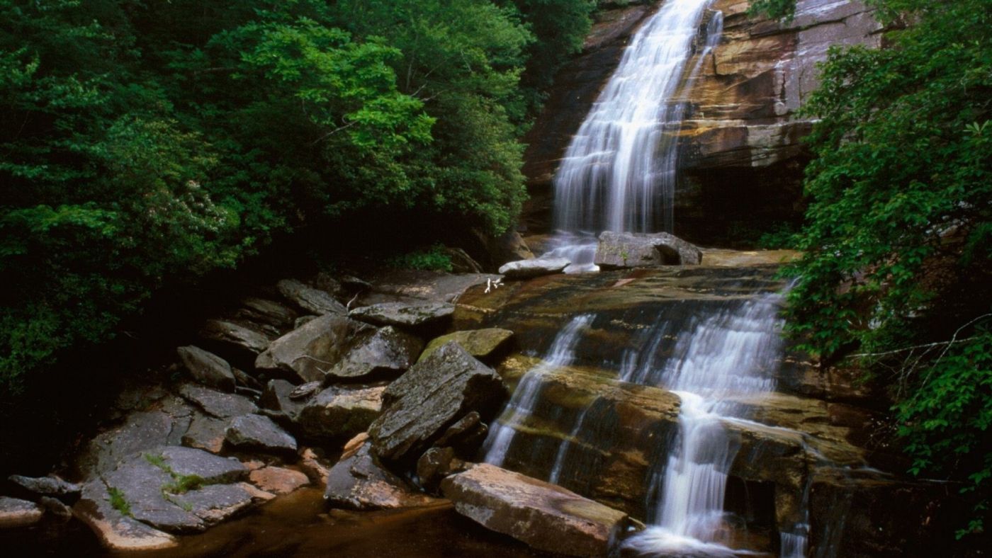 高清晰石壁岩石瀑布壁纸图片