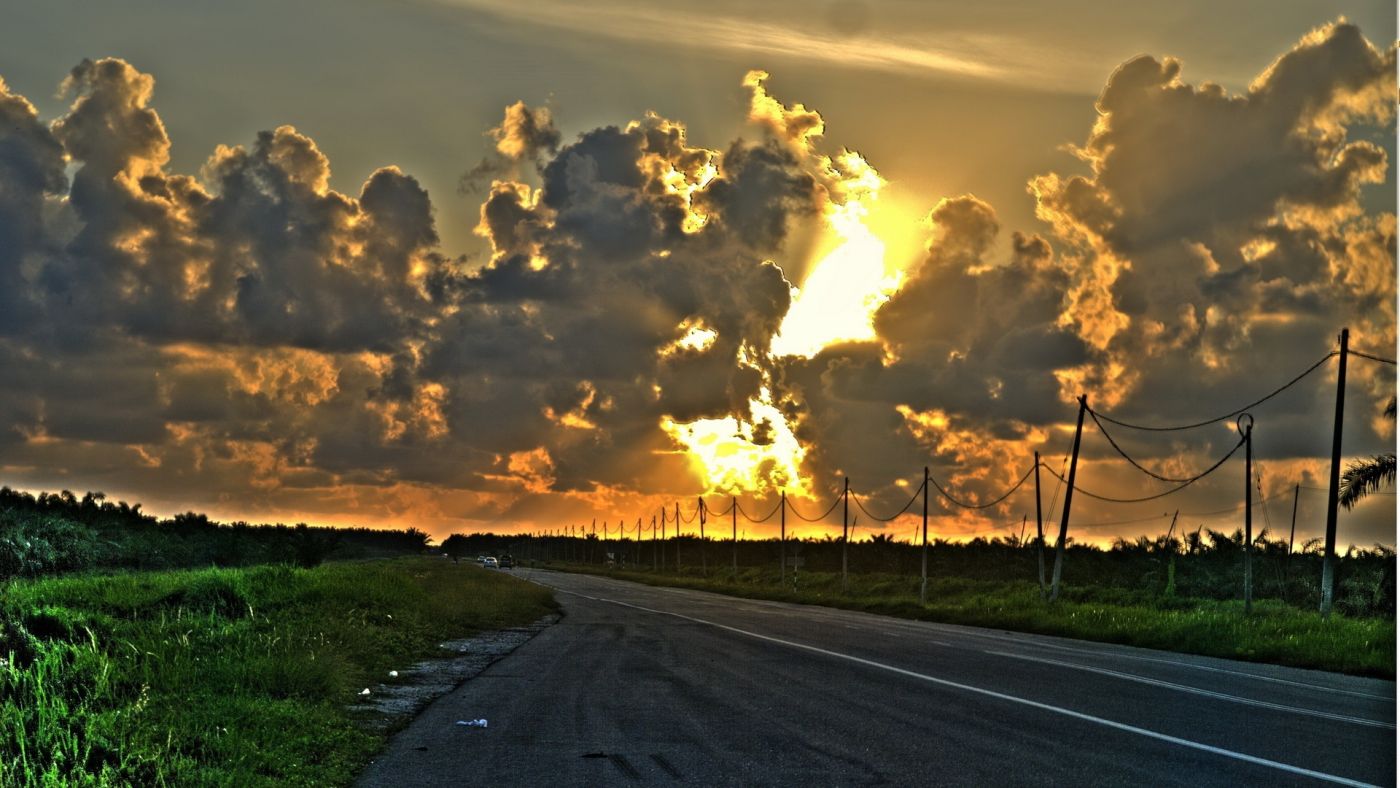夕阳云路壁纸图片