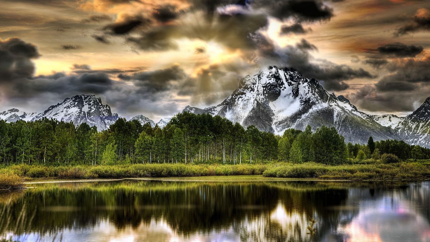 雪山湖的阳光图片