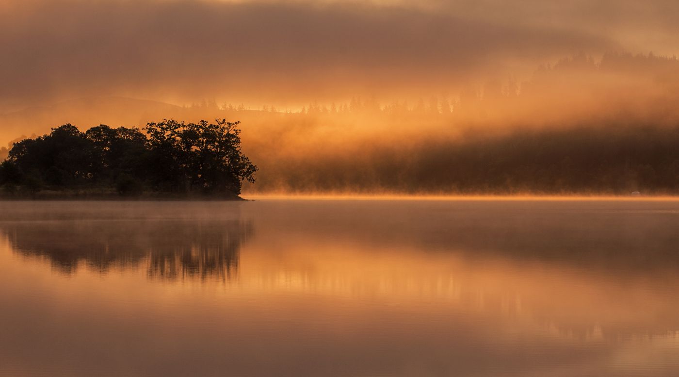 高清晰金色湖岛壁纸图片
