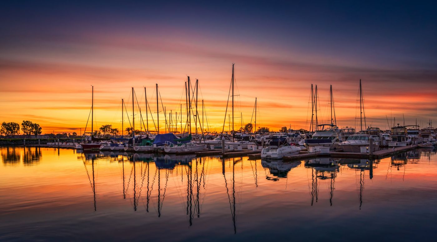 日落下的圣迭戈港口图片