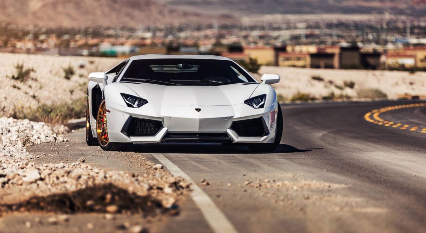 高清晰白色兰博基尼Aventador跑车壁纸图片