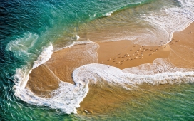 高清晰绿海浪花美景壁纸