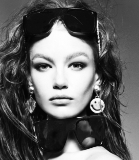 安娜尤尔斯-Moschino-2015春/夏时尚秀