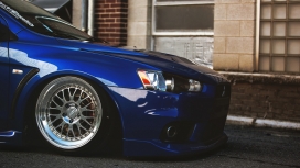 高清晰蓝色三菱汽车壁纸