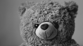 灰色泰迪玩具熊