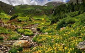 山涓涓溪流岩风景区