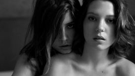 姐妹的拥抱-法国模特演员Léa Seydoux蕾雅・赛杜桌面壁纸下载