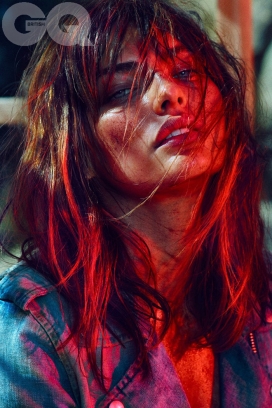 阿莉莎・米勒和肖恩・德-“红热蓝”牛仔时装秀-GQ英国2015年5月