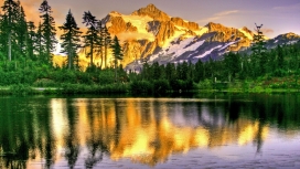 高清晰华盛顿火山绿湖美景倒影壁纸