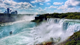 雄伟的瀑布海岸壁纸